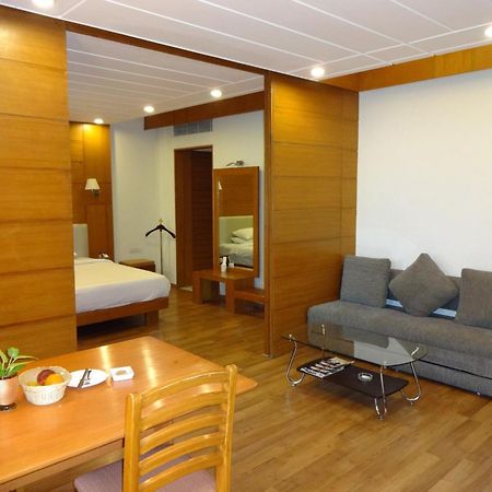 The Sunway Manor Hotel Pondicherry Room photo