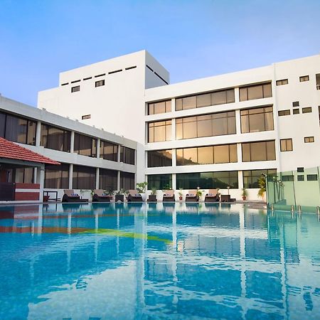 The Sunway Manor Hotel Pondicherry Exterior photo