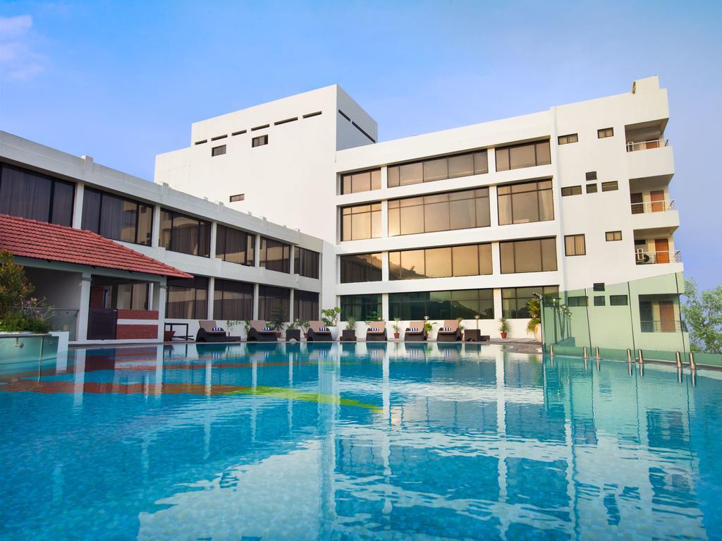 The Sunway Manor Hotel Pondicherry Exterior photo