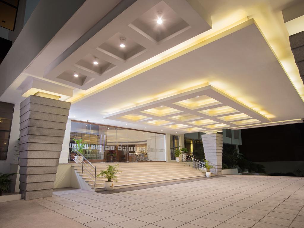 The Sunway Manor Hotel Pondicherry Exterior photo