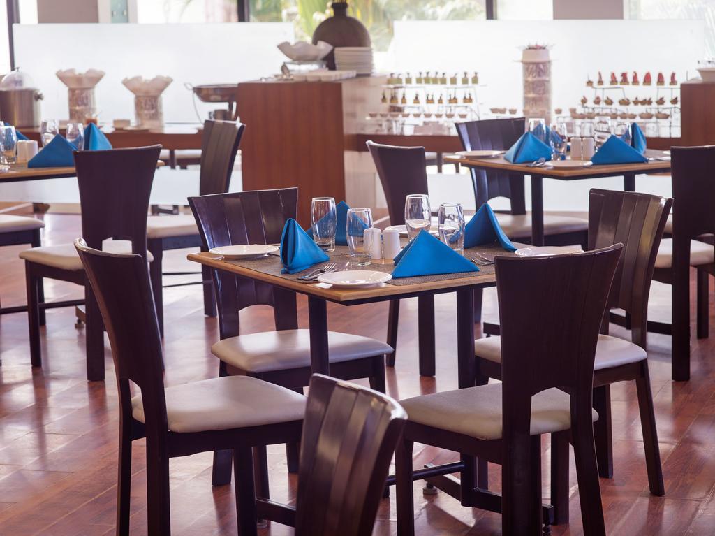 The Sunway Manor Hotel Pondicherry Exterior photo
