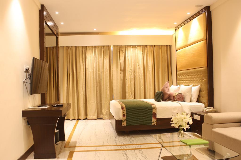 The Sunway Manor Hotel Pondicherry Exterior photo
